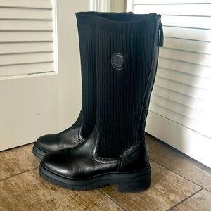 Carmela 68010 Women's Chelsea Boot